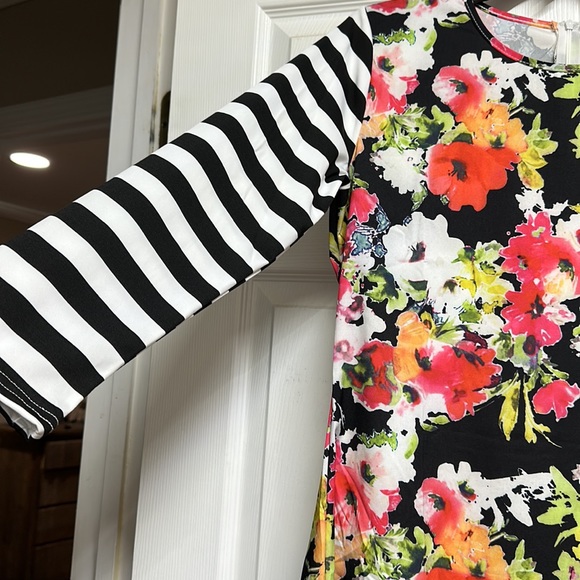 Top - Picture 2 of 4